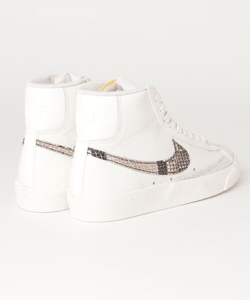 NIKE(ナイキ)の「NIKE ナイキ W BLAZER MID '77 SE WDA8736 100SAIL/PRTCBG(スニーカー・レディース・ホワイト系その他・24.5cm/25.0cm/24.0cm/22.0cm/23.0cm/22.5cm/23.5cm/25.5cm)」の2枚目の写真