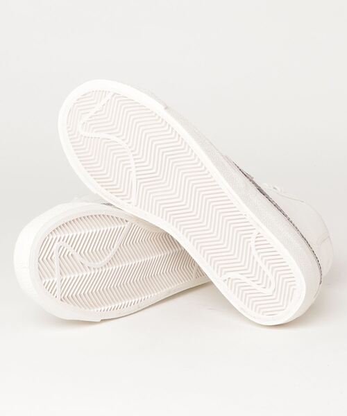 NIKE(ナイキ)の「NIKE ナイキ W BLAZER MID '77 SE WDA8736 100SAIL/PRTCBG(スニーカー・レディース・ホワイト系その他・24.5cm/25.0cm/24.0cm/22.0cm/23.0cm/22.5cm/23.5cm/25.5cm)」の3枚目の写真