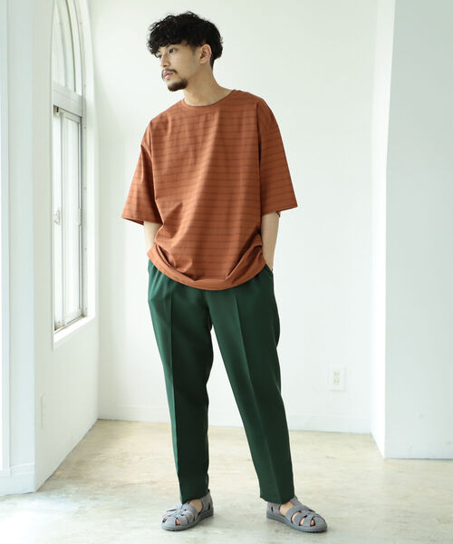 BEAMS（ビームス）の「BEAMS / ルーズ ボーダー Tシャツ（Tシャツ/カットソー・メンズ・ダークグリーン/ライトブラウン・SMALL/MEDIUM/LARGE/X-LARGE）」の5枚目の写真