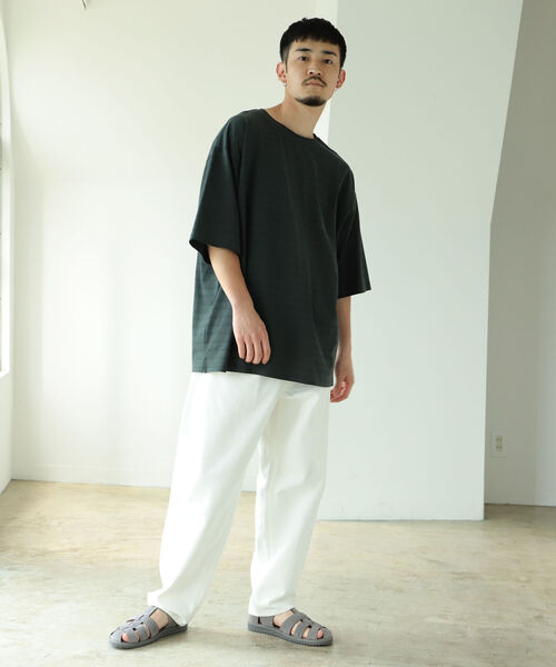 BEAMS（ビームス）の「BEAMS / ルーズ ボーダー Tシャツ（Tシャツ/カットソー・メンズ・ダークグリーン/ライトブラウン・SMALL/MEDIUM/LARGE/X-LARGE）」の4枚目の写真