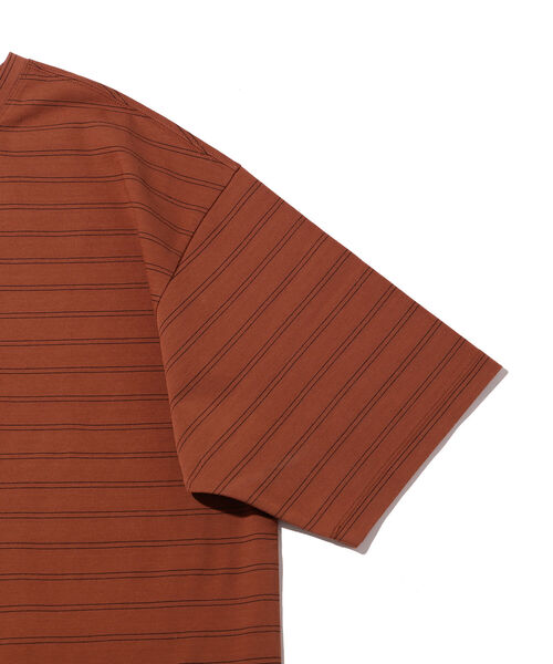 BEAMS（ビームス）の「BEAMS / ルーズ ボーダー Tシャツ（Tシャツ/カットソー・メンズ・ダークグリーン/ライトブラウン・SMALL/MEDIUM/LARGE/X-LARGE）」の10枚目の写真