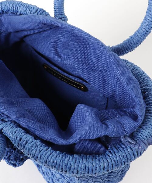 Banana Republic（バナナリパブリック）の「ポンポン ウィッカー バケットバッグ（かごバッグ・レディース・ブルー・ONE SIZE）」の6枚目の写真