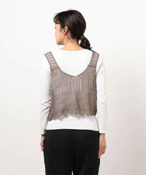 kivi(キヴィ)の「かぎ針ニットビスチェ(ニット/セーター・レディース・ブラック/ベージュ/ダークオレンジ・FREE)」の4枚目の写真