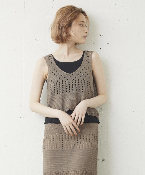 kivi(キヴィ)の「かぎ針ニットビスチェ(ニット/セーター・レディース・ブラック/ベージュ/ダークオレンジ・FREE)」の2枚目の写真