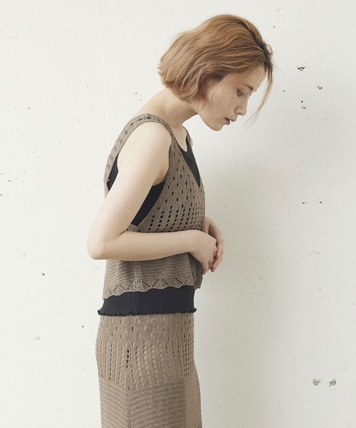 kivi(キヴィ)の「かぎ針ニットビスチェ(ニット/セーター・レディース・ブラック/ベージュ/ダークオレンジ・FREE)」の19枚目の写真