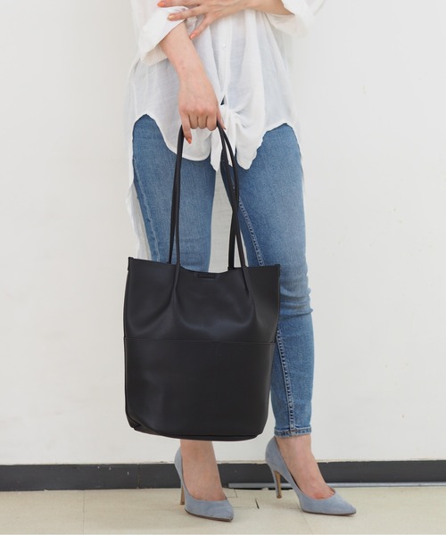 POUTOJOURU（ポートジュール）の「【ポートジュール】PUレザー　サイドポケットトートバッグ　ZOZO限定（ビジネスバッグ・レディース・ブラック/ブラウン/グレー/アイボリー・FREE）」の5枚目の写真