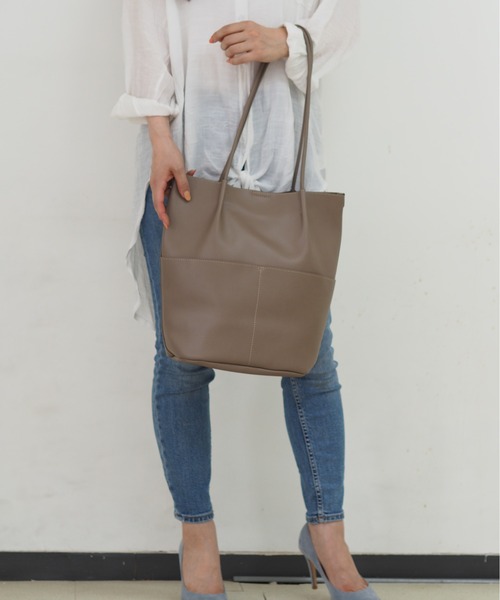 POUTOJOURU（ポートジュール）の「【ポートジュール】PUレザー　サイドポケットトートバッグ　ZOZO限定（ビジネスバッグ・レディース・ブラック/ブラウン/グレー/アイボリー・FREE）」の6枚目の写真