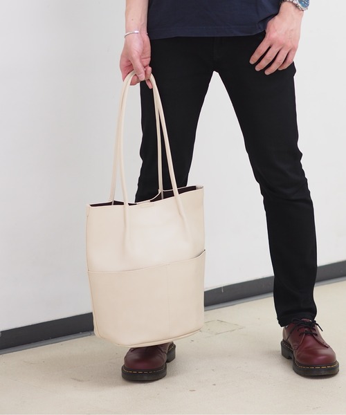 POUTOJOURU（ポートジュール）の「【ポートジュール】PUレザー　サイドポケットトートバッグ　ZOZO限定（ビジネスバッグ・レディース・ブラック/ブラウン/グレー/アイボリー・FREE）」の11枚目の写真