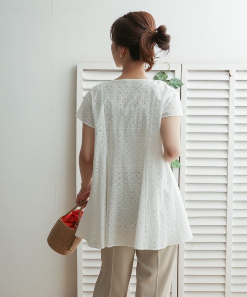 URBAN RESEARCH DOORS（アーバンリサーチドアーズ）の「カット刺繍フレアチュニック（シャツ/ブラウス・レディース・ホワイト/ブラック・ONE）」の9枚目の写真