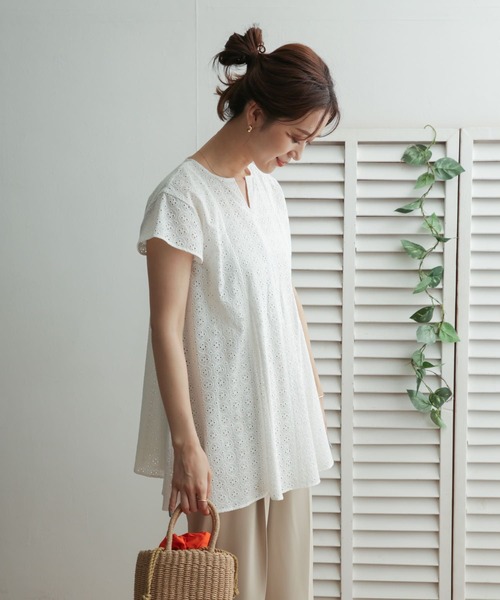 URBAN RESEARCH DOORS（アーバンリサーチドアーズ）の「カット刺繍フレアチュニック（シャツ/ブラウス・レディース・ホワイト/ブラック・ONE）」の16枚目の写真