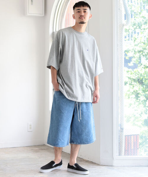 BEAMS（ビームス）の「BEAMS / 1プリーツ ワイド デニム ショーツ（その他パンツ・メンズ・インディゴブルー/ブルー・MEDIUM/X-LARGE/SMALL/LARGE）」の3枚目の写真