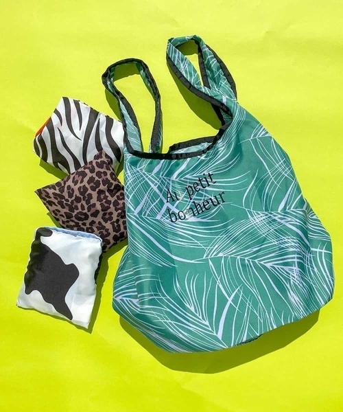 a.v.v（アーヴェヴェ）の「プリントエコバッグ（エコバッグ/サブバッグ・レディース・ホワイト/ベージュ/グリーン/アイボリー・38）」の4枚目の写真