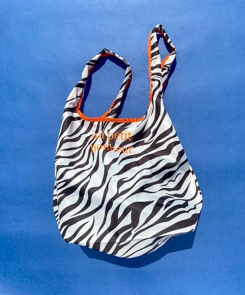 a.v.v（アーヴェヴェ）の「プリントエコバッグ（エコバッグ/サブバッグ・レディース・ホワイト/ベージュ/グリーン/アイボリー・38）」の2枚目の写真