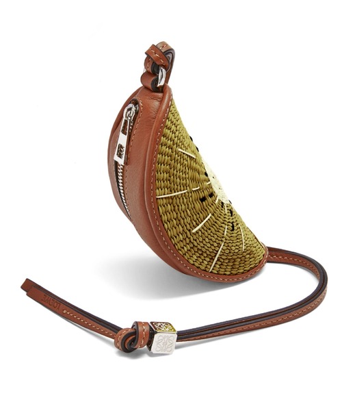 LOEWE（ロエベ）の「キウイ ハーフムーン コインパース (イラカヤシ&カーフ)（その他小物・レディース・グリーン系その他・ONE SIZE）」の3枚目の写真