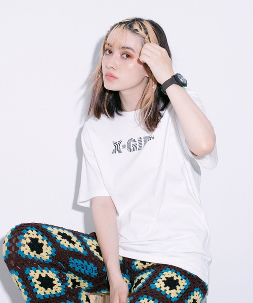 X-girl(エックスガール)の「X-girl × Q&Q Smile Solar MILLS LOGO WATCH(アナログ腕時計・レディース・ブラック/マルチ・ONE SIZE)」の9枚目の写真