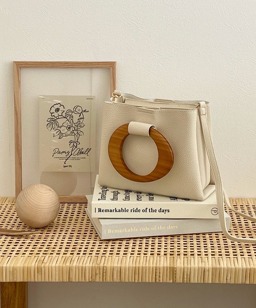 etade（エタード）の「ウッドハンドル 2wayバッグ etda7（ショルダーバッグ・レディース・ブラック/ベージュ/ブラウン/アイボリー・FREE）」の4枚目の写真