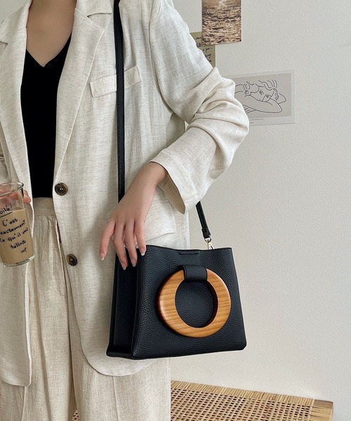 etade（エタード）の「ウッドハンドル 2wayバッグ etda7（ショルダーバッグ・レディース・ブラック/ベージュ/ブラウン/アイボリー・FREE）」の7枚目の写真