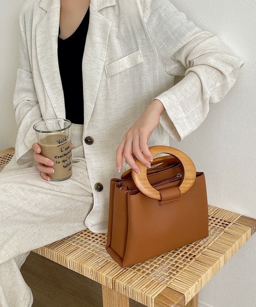 etade（エタード）の「ウッドハンドル 2wayバッグ etda7（ショルダーバッグ・レディース・ブラック/ベージュ/ブラウン/アイボリー・FREE）」の5枚目の写真