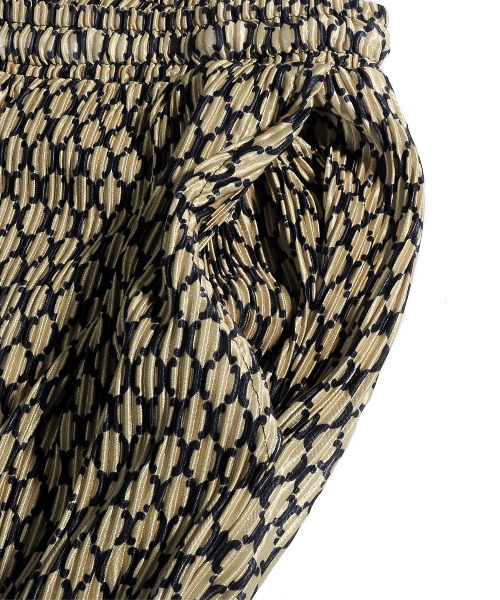 neos（ネオス）の「【neos -addictive design-】ルーズシルエット ジオメトリック 総柄 プリーツ ワイドパンツ（その他パンツ・メンズ・ホワイト/ブラック/イエロー・LARGE/X-LARGE/MEDIUM）」の14枚目の写真