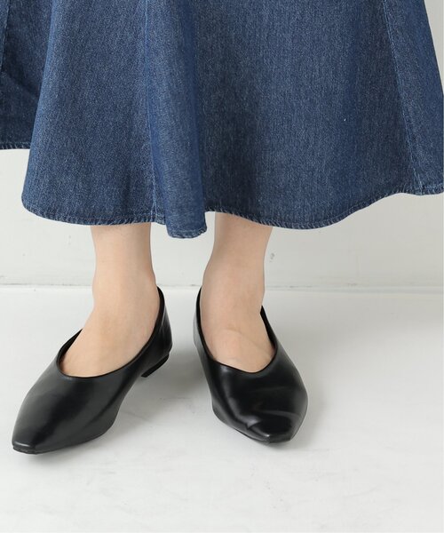 frames RAY CASSIN（フレームスレイカズン）の「スクエアトゥフラットシューズ（パンプス・レディース・ブラック/ブルー/グレイッシュベージュ/ブラック系・SMALL/MEDIUM/LARGE）」の7枚目の写真