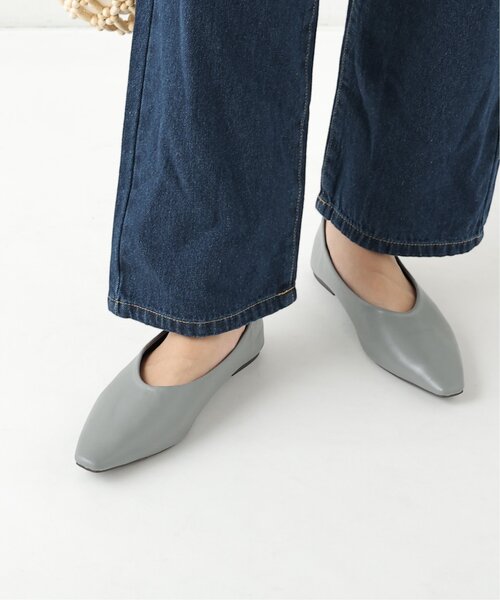 frames RAY CASSIN（フレームスレイカズン）の「スクエアトゥフラットシューズ（パンプス・レディース・ブラック/ブルー/グレイッシュベージュ/ブラック系・SMALL/MEDIUM/LARGE）」の5枚目の写真