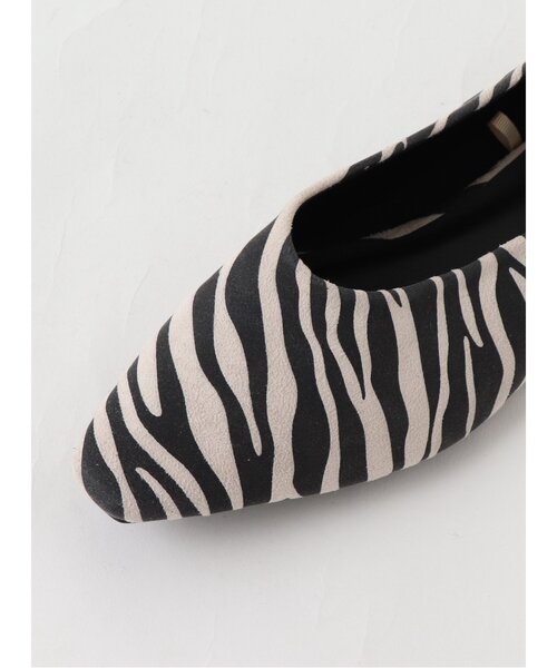 frames RAY CASSIN（フレームスレイカズン）の「スクエアトゥフラットシューズ（パンプス・レディース・ブラック/ブルー/グレイッシュベージュ/ブラック系・SMALL/MEDIUM/LARGE）」の10枚目の写真