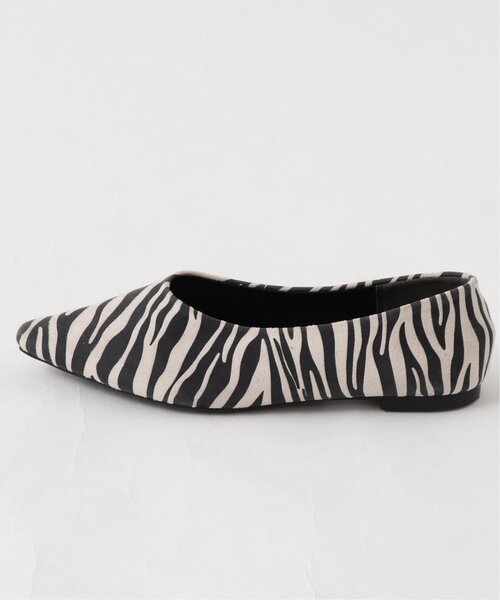 frames RAY CASSIN（フレームスレイカズン）の「スクエアトゥフラットシューズ（パンプス・レディース・ブラック/ブルー/グレイッシュベージュ/ブラック系・SMALL/MEDIUM/LARGE）」の8枚目の写真