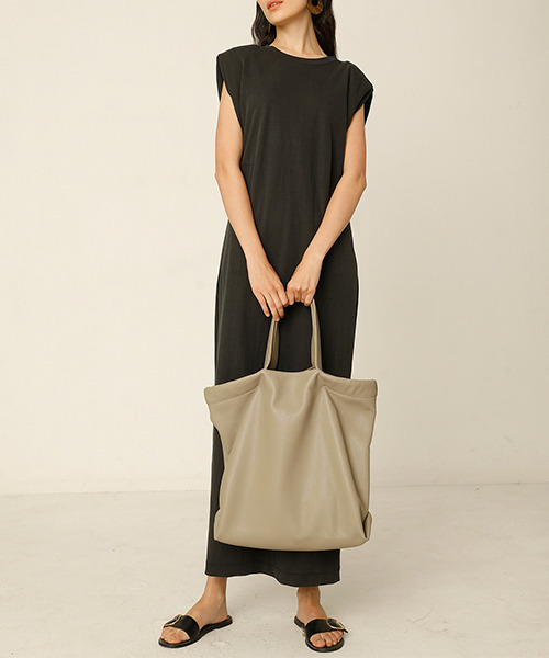 chuclla(チュクラ)の「【chuclla】PU leather tote bag cha204(トートバッグ・レディース・ベージュ/ブラック・FREE)」の7枚目の写真