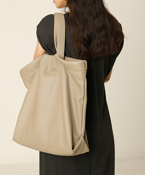 chuclla(チュクラ)の「【chuclla】PU leather tote bag cha204(トートバッグ・レディース・ベージュ/ブラック・FREE)」の11枚目の写真