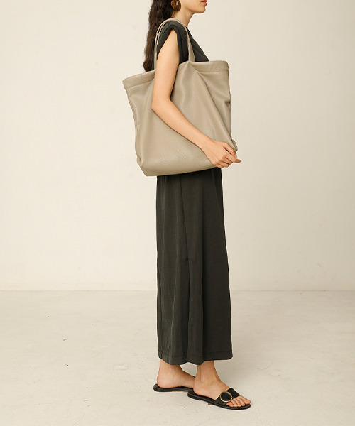 chuclla(チュクラ)の「【chuclla】PU leather tote bag cha204(トートバッグ・レディース・ベージュ/ブラック・FREE)」の16枚目の写真