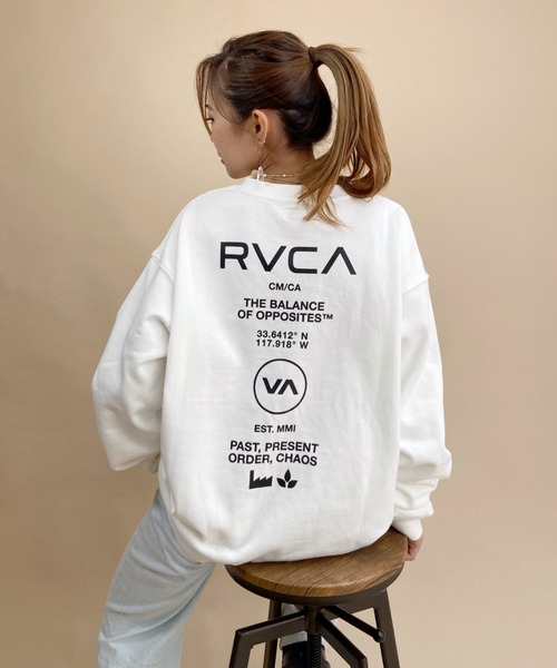 RVCA(ルーカ)の「【ZOZOタウン限定アイテム】RVCA/ルーカ ビッグシルエット バックプリントトレーナー BB044-037(スウェット・レディース・ブラック/ネイビー/ホワイト・M/L)」の2枚目の写真