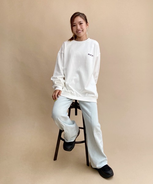 RVCA(ルーカ)の「【ZOZOタウン限定アイテム】RVCA/ルーカ ビッグシルエット バックプリントトレーナー BB044-037(スウェット・レディース・ブラック/ネイビー/ホワイト・M/L)」の4枚目の写真