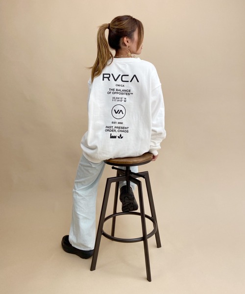 RVCA(ルーカ)の「【ZOZOタウン限定アイテム】RVCA/ルーカ ビッグシルエット バックプリントトレーナー BB044-037(スウェット・レディース・ブラック/ネイビー/ホワイト・M/L)」の5枚目の写真