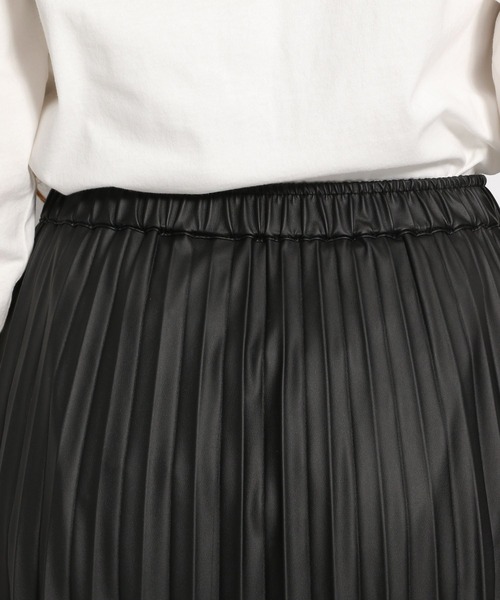 niko and...（ニコアンド）の「レザーライクプリーツスカート（スカート・レディース・ブラック/グリーン/アイボリー・MEDIUM/LARGE）」の5枚目の写真