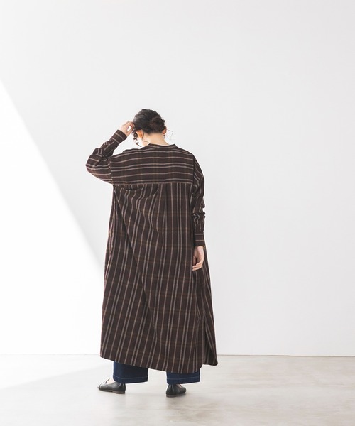 hunch(ハンチ)の「【WEB限定/別注】微起毛 チェック スタンドネック シャツワンピース(シャツワンピース・レディース・ベージュ/ブラウン/イエロー・FREE)」の4枚目の写真