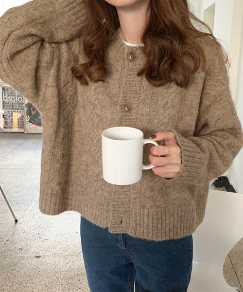 Chaco closet(チャコ クローゼット)の「クルーネックケーブルニットカーディガン(カーディガン/ボレロ・レディース・ブラウン/グレー/アイボリー・FREE)」の12枚目の写真