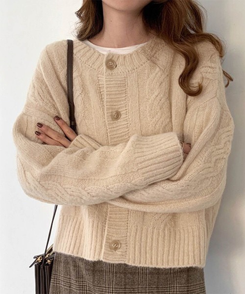 Chaco closet(チャコ クローゼット)の「クルーネックケーブルニットカーディガン(カーディガン/ボレロ・レディース・ブラウン/グレー/アイボリー・FREE)」の19枚目の写真