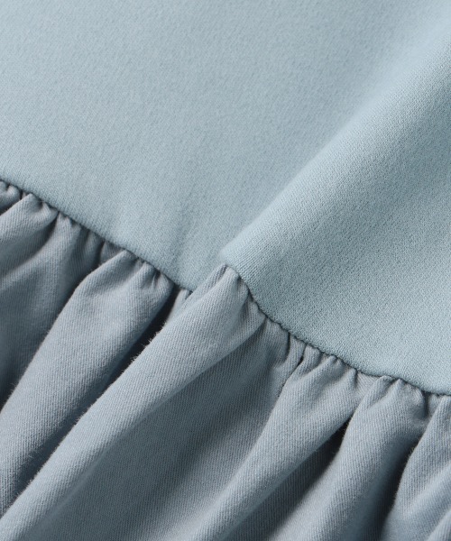 Lindsay(リンジィ)の「布帛切替えペプラムプルオーバー(スウェット・キッズ・アイボリー/ブラック/サックスブルー・L/M/S)」の13枚目の写真