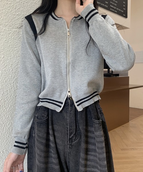 .KOM(ドットコム)の「A'GEM/9 × .kom『.kom/ドットケーオーエム』ライン チームデザイン ジップアップブルゾン(ジャージ・レディース・ホワイト/ブラック/グレー/ブラウン/グリーン/ブルー・FREE)」の11枚目の写真