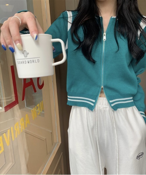 .KOM(ドットコム)の「A'GEM/9 × .kom『.kom/ドットケーオーエム』ライン チームデザイン ジップアップブルゾン(ジャージ・レディース・ホワイト/ブラック/グレー/ブラウン/グリーン/ブルー・FREE)」の10枚目の写真