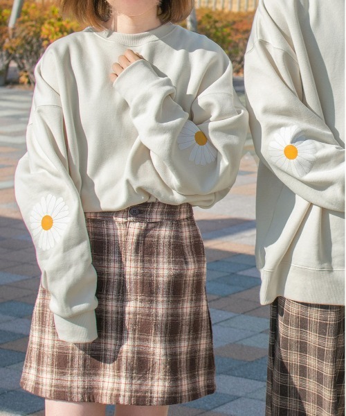 PairPair（ペアペア）の「セルフィープリントスウェット(ユニセックス)（スウェット・レディース・グリーン/ブラック/アイボリー・FREE）」の2枚目の写真