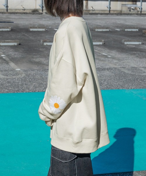 PairPair（ペアペア）の「セルフィープリントスウェット(ユニセックス)（スウェット・レディース・グリーン/ブラック/アイボリー・FREE）」の5枚目の写真