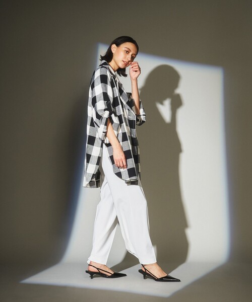 GRACE CLASS（グレースクラス）の「ビックチェックL/Cコート（ポンチョ・レディース・ブラック・36）」の2枚目の写真