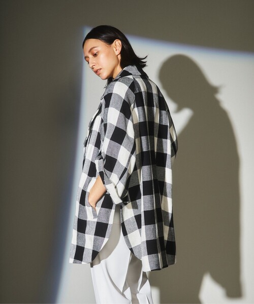 GRACE CLASS（グレースクラス）の「ビックチェックL/Cコート（ポンチョ・レディース・ブラック・36）」の4枚目の写真