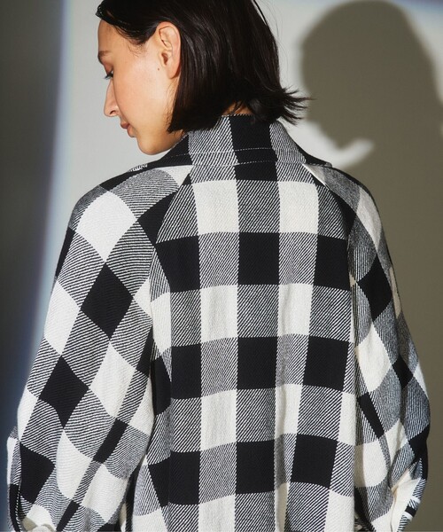 GRACE CLASS（グレースクラス）の「ビックチェックL/Cコート（ポンチョ・レディース・ブラック・36）」の6枚目の写真