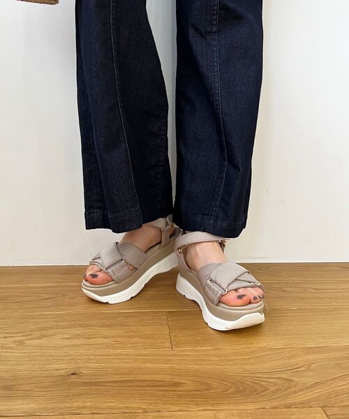 MAJESTIC LEGON(マジェスティックレゴン)の「ボリューミークロススポサン(サンダル・レディース・ブラック/ベージュ/アイボリー・MEDIUM/LARGE)」の8枚目の写真