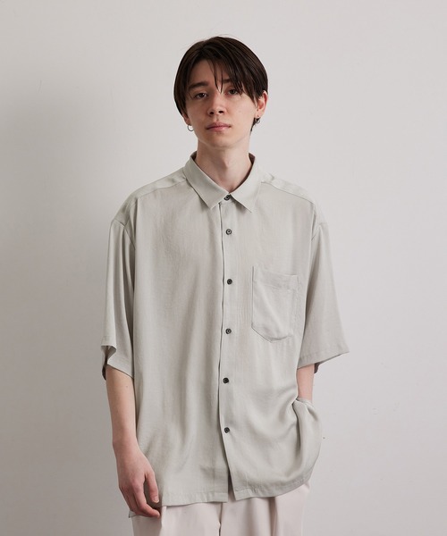 JUNRED(ジュンレッド)の「ドレープサテンレギュラーカラーシャツ(シャツ/ブラウス・メンズ・ブルー系その他4/ライトグレー/チャコールグレー/ライトグリーン・L/M/S)」の3枚目の写真