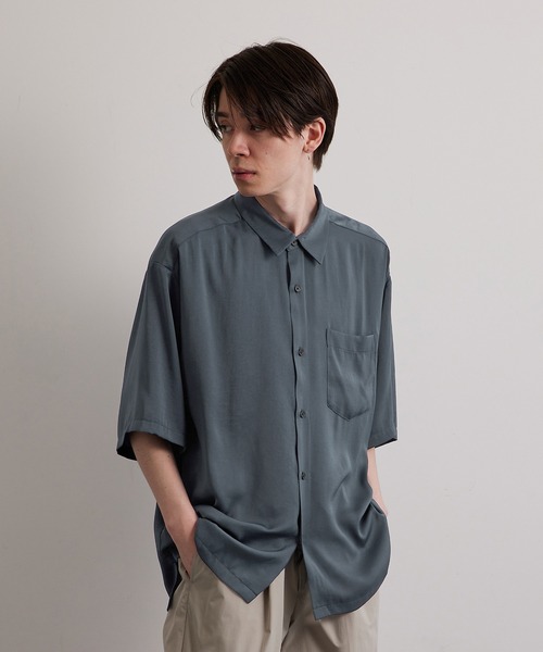 JUNRED(ジュンレッド)の「ドレープサテンレギュラーカラーシャツ(シャツ/ブラウス・メンズ・ブルー系その他4/ライトグレー/チャコールグレー/ライトグリーン・L/M/S)」の4枚目の写真
