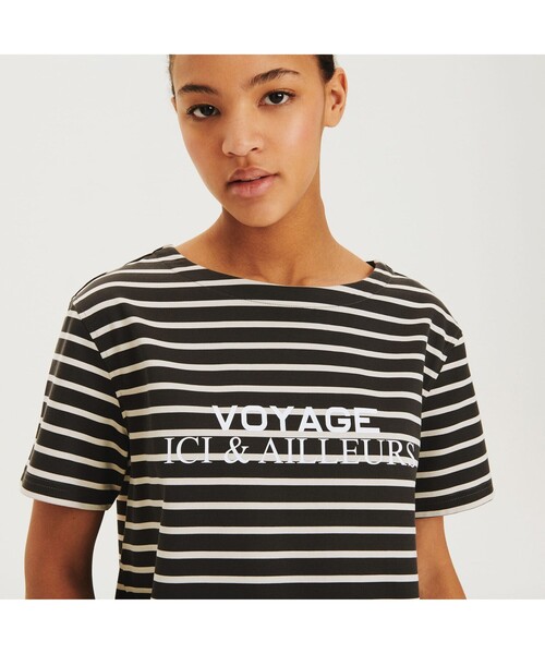 AIGLE(エーグル)の「吸水速乾 ボートネック ボーダー半袖Tシャツ(VOYAGE)(Tシャツ/カットソー・レディース・グレー/アイボリー・S/M/L)」の1枚目の写真
