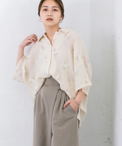 KBF（ケイビーエフ）の「エンブロイダリーワイドカラーシャツ（シャツ/ブラウス・レディース・ネイビー/アイボリー・ONE）」の3枚目の写真